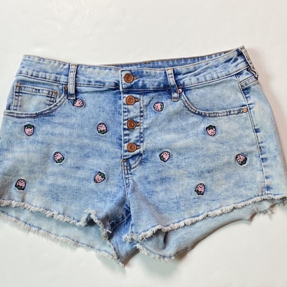 No Boundaries Strawberry’s Junior Short Size 13